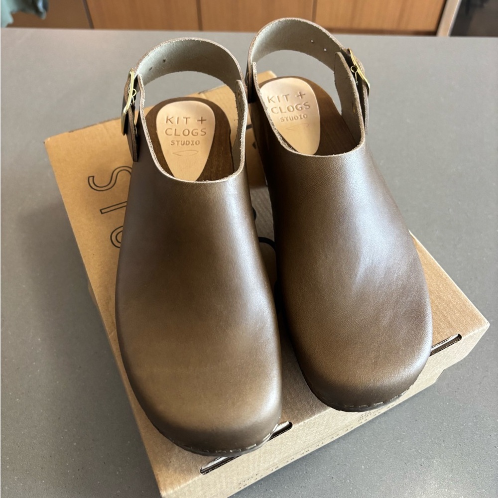 NWT mini Klassisk chef clog in moss kit and clogs studio
